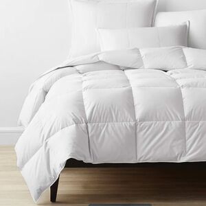 The Company Store LaCrosse Down Medium Comforter in White, Size Twin. NWT!